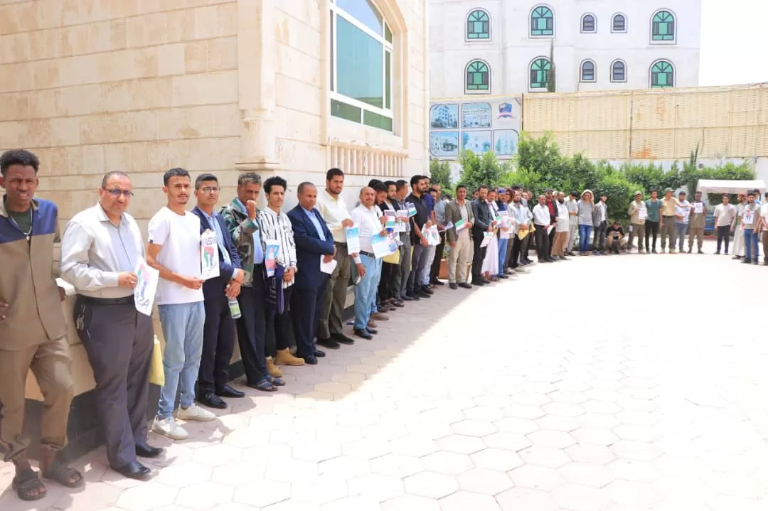 The College of Medicine and Health Sciences at the Emirates International University in Sana'a organizes a stand in solidarity with the Palestinian people