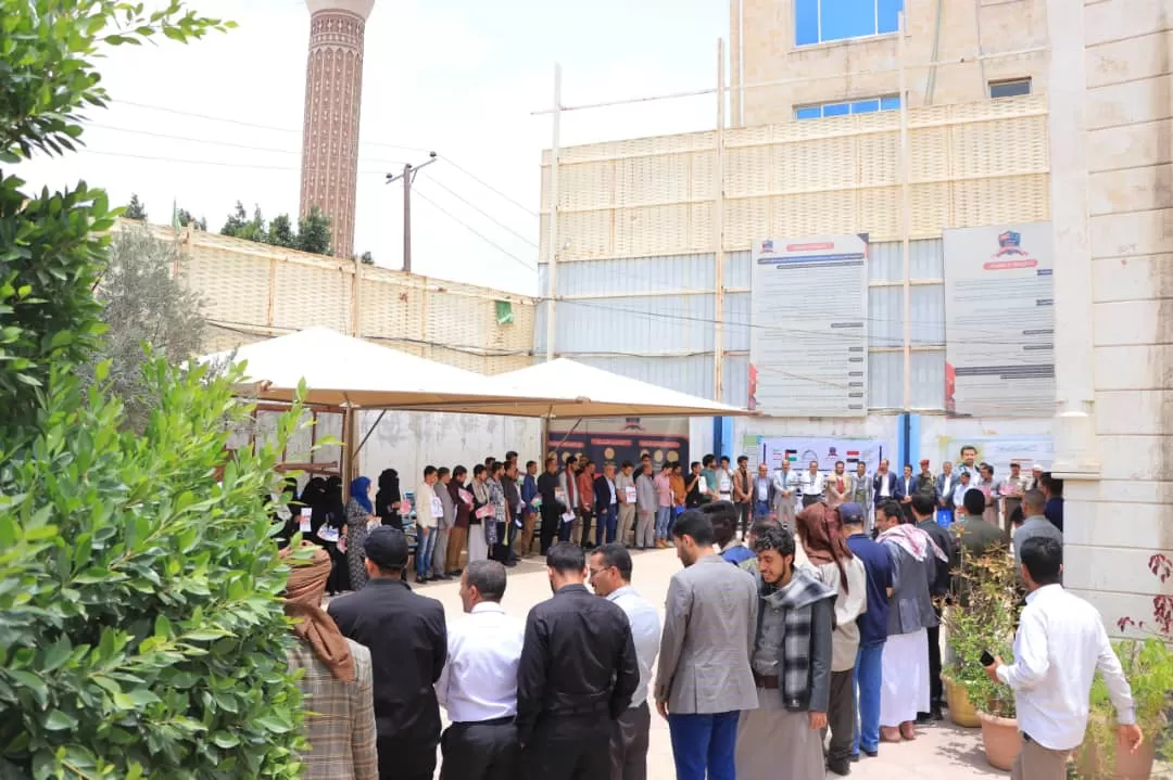 The College of Medicine and Health Sciences at the Emirates International University in Sana'a organizes a stand in solidarity with the Palestinian people