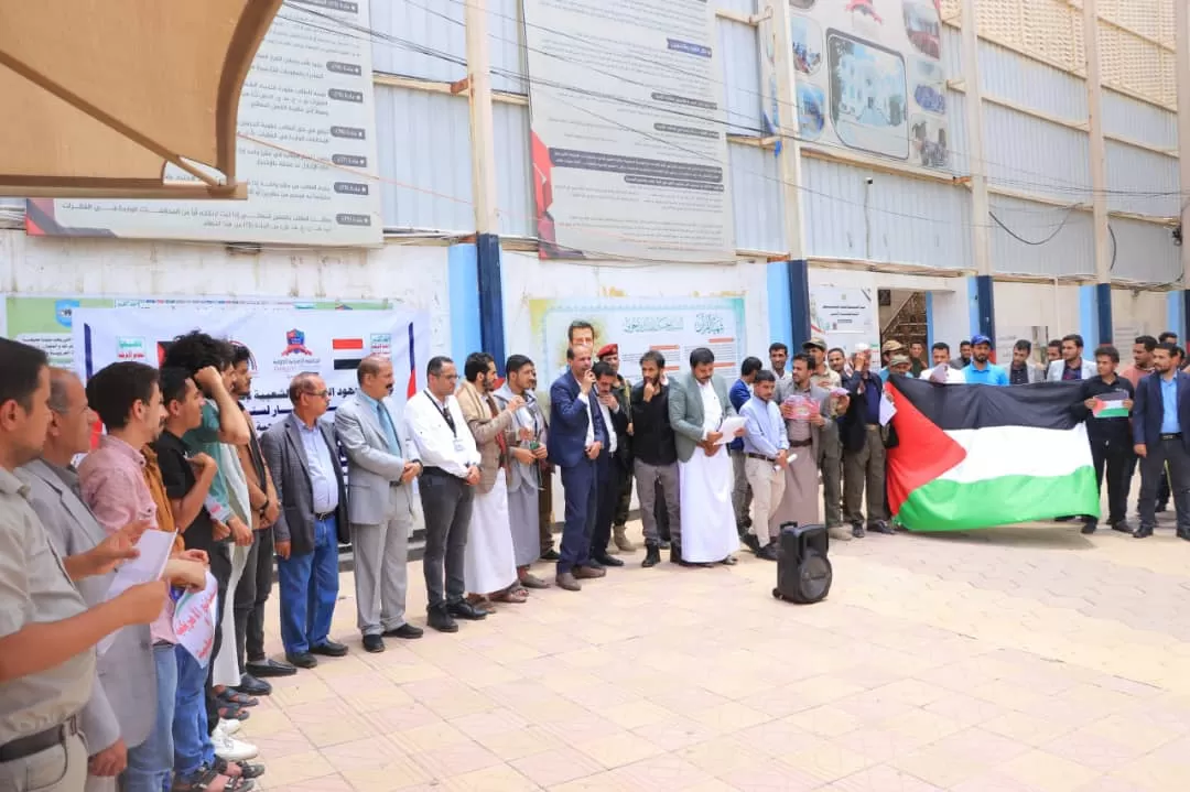 The College of Medicine and Health Sciences at the Emirates International University in Sana'a organizes a stand in solidarity with the Palestinian people