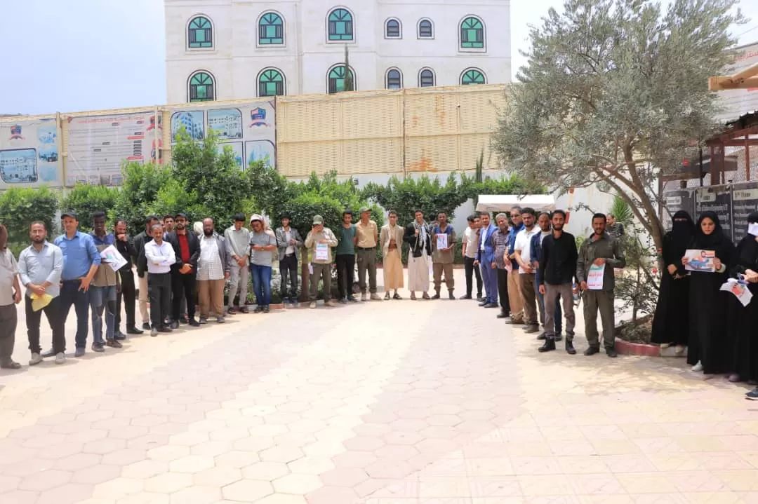 The College of Medicine and Health Sciences at the Emirates International University in Sana'a organizes a stand in solidarity with the Palestinian people