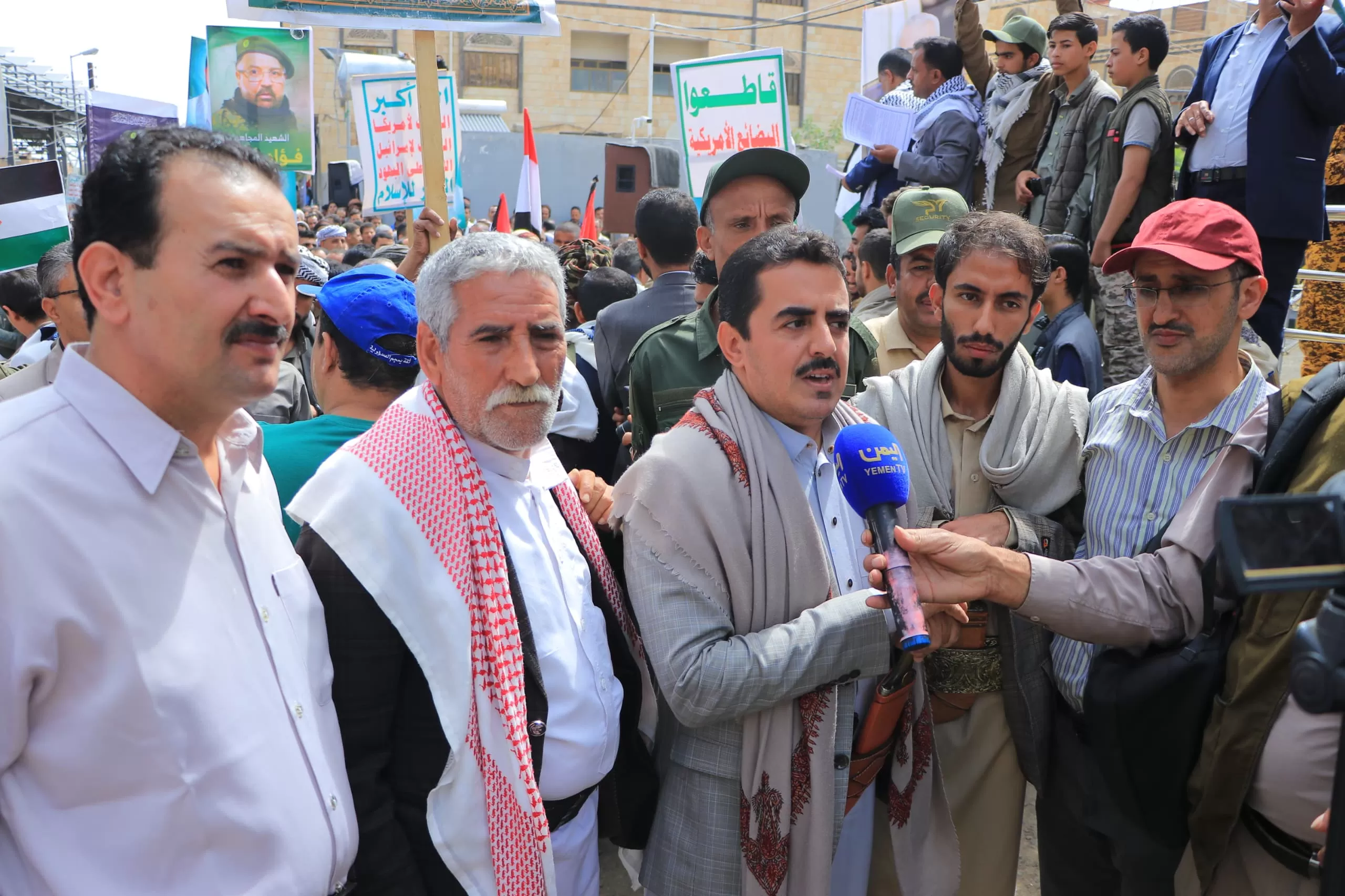 The Emirates International University participates in the angry marches in support of Gaza and solidarity with the prisoners, called for by the martyr leader Ismail Haniyeh