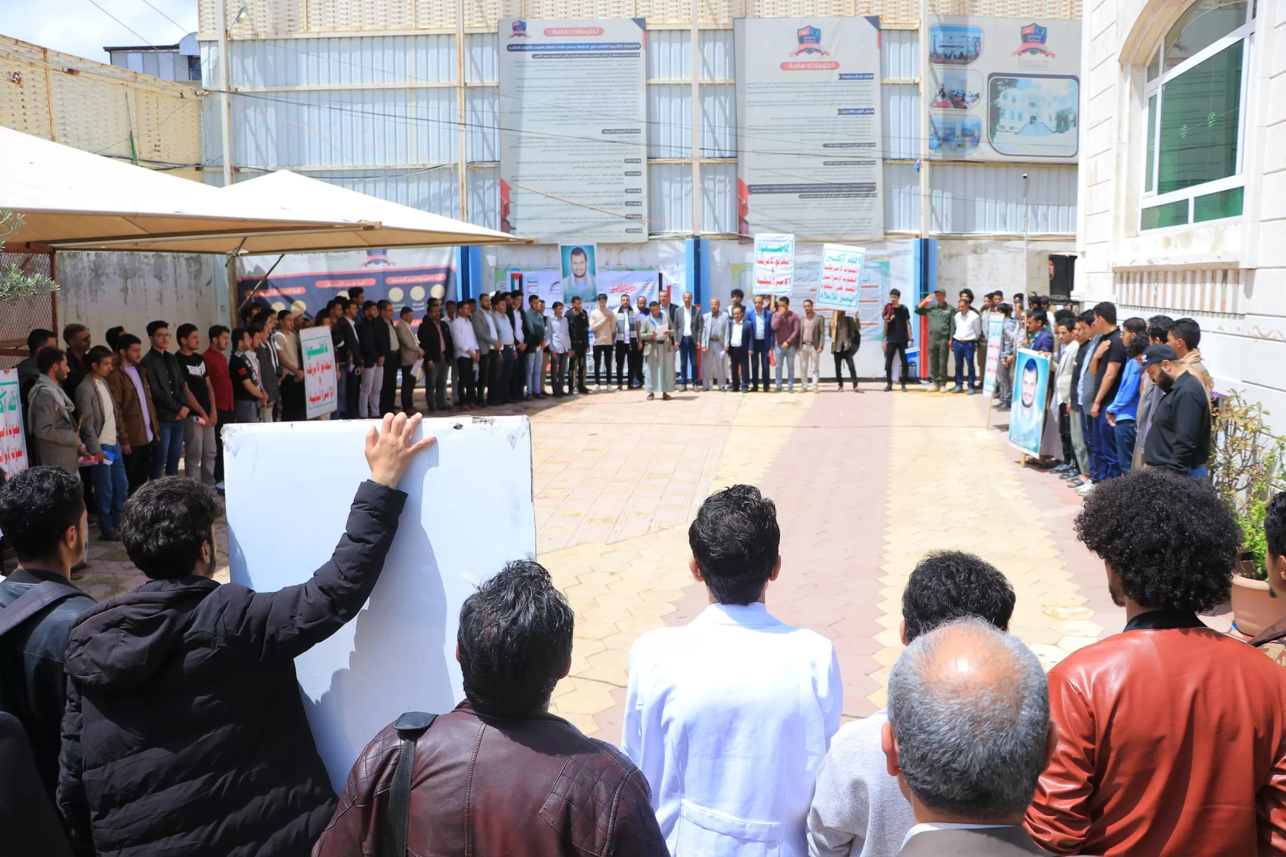 The Emirates International University organizes a solidarity stand with the Palestinian cause under the slogan “In support of Al-Aqsa and Gaza.. Support continues and the response is coming”