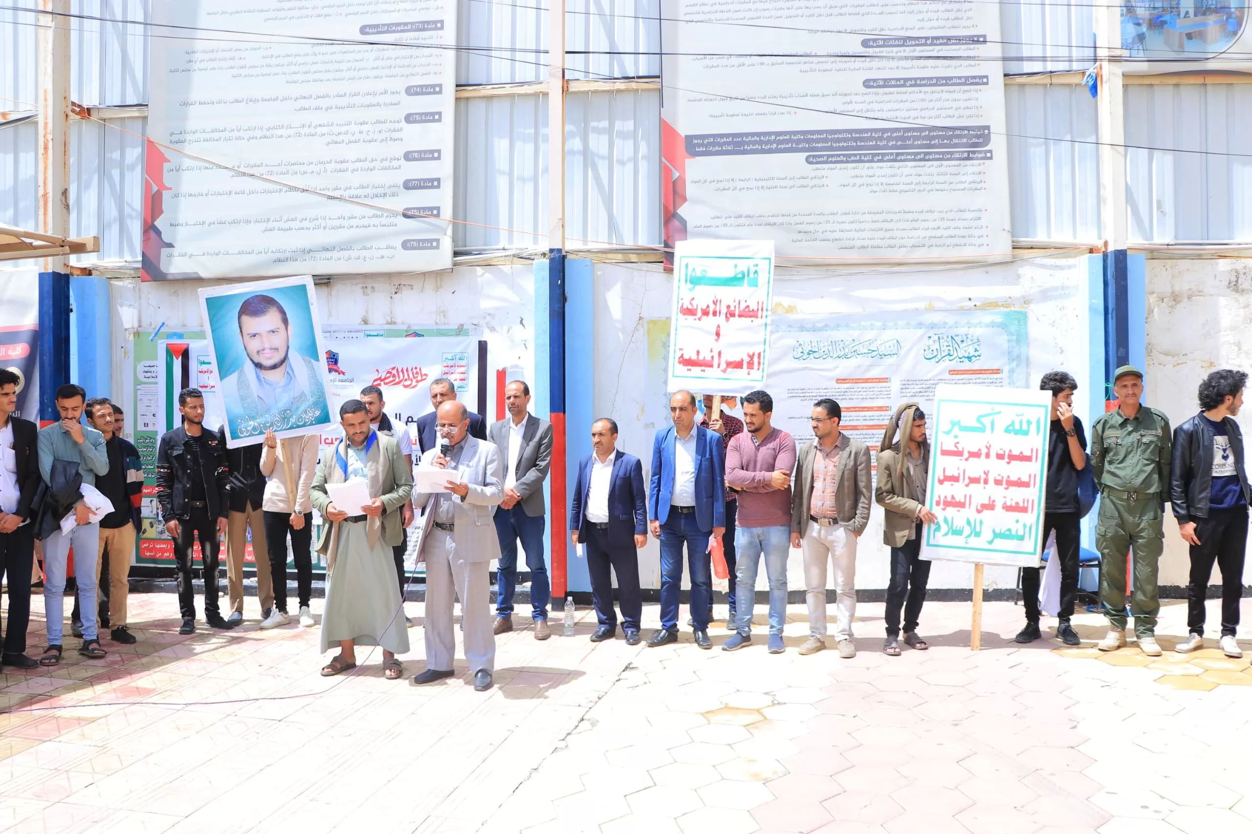 The Emirates International University organizes a solidarity stand with the Palestinian cause under the slogan “In support of Al-Aqsa and Gaza.. Support continues and the response is coming”