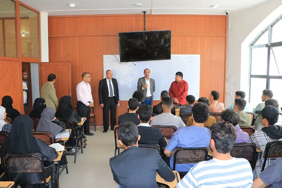 The University President inspects the progress of the educational process for first-level students in the College of Administrative and Financial Sciences