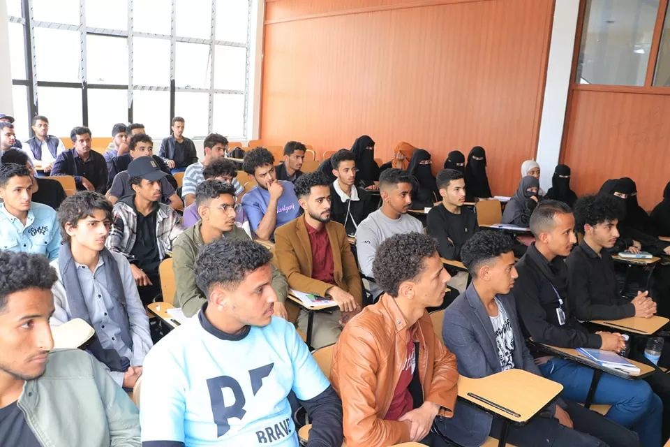 The University President inspects the progress of the educational process for first-level students in the College of Administrative and Financial Sciences