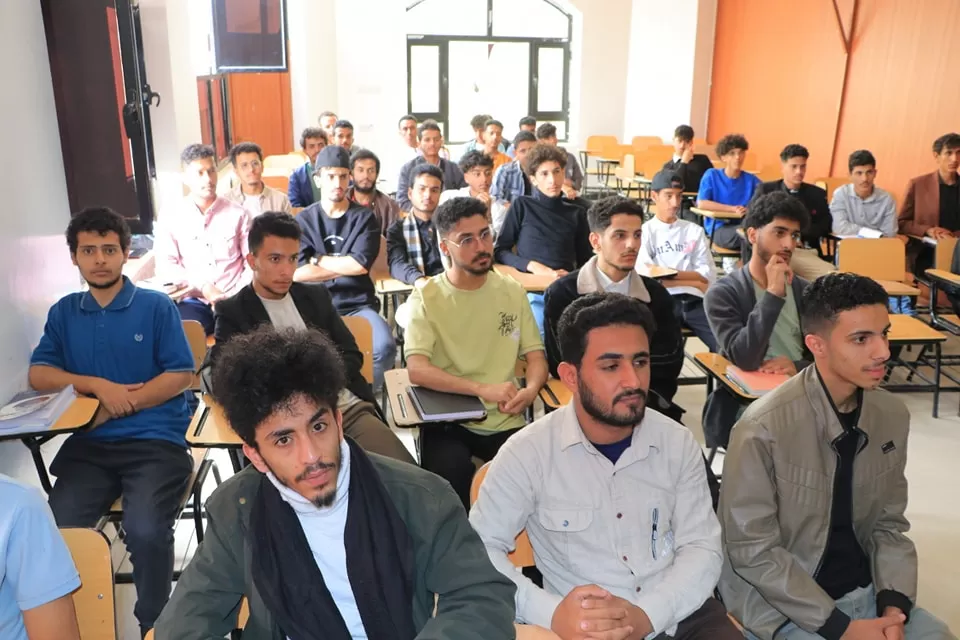 The University President inspects the progress of the educational process for first-level students in the College of Administrative and Financial Sciences