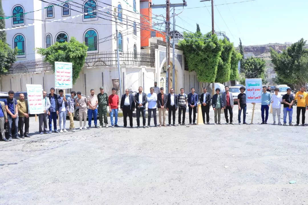 Emirates International University organizes a solidarity stand with the Palestinian people under the slogan "The birth of the Prophet of Guidance... A call to support Gaza and Al-Aqsa"