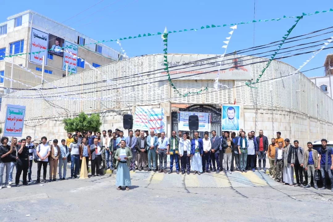 Emirates International University organizes a solidarity stand with the Palestinian people under the slogan "The birth of the Prophet of Guidance... A call to support Gaza and Al-Aqsa"