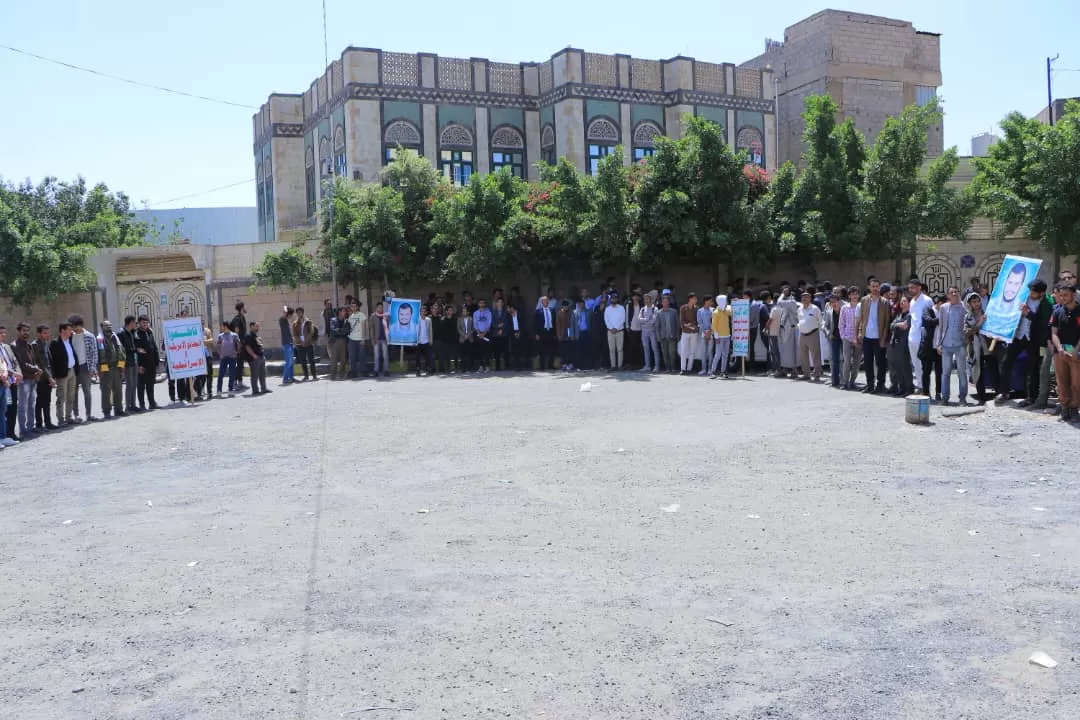 Emirates International University organizes a solidarity stand with the Palestinian people under the slogan "The birth of the Prophet of Guidance... A call to support Gaza and Al-Aqsa"