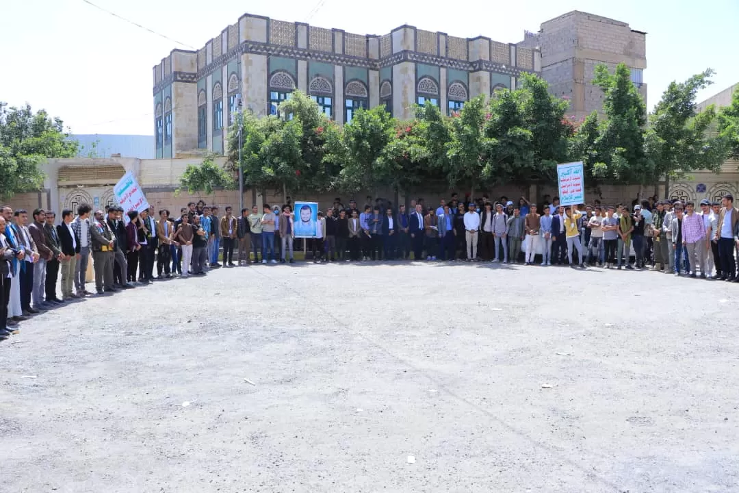 Emirates International University organizes a solidarity stand with the Palestinian people under the slogan "The birth of the Prophet of Guidance... A call to support Gaza and Al-Aqsa"