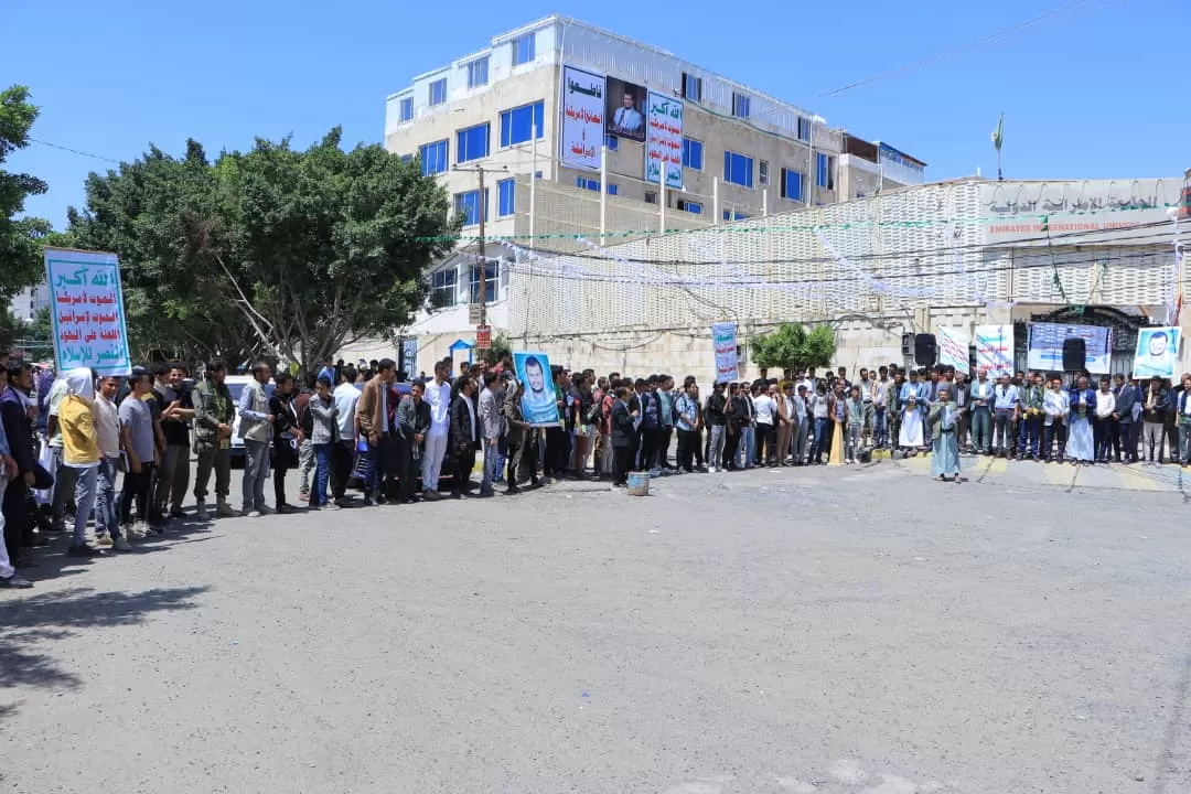 Emirates International University organizes a solidarity stand with the Palestinian people under the slogan "The birth of the Prophet of Guidance... A call to support Gaza and Al-Aqsa"