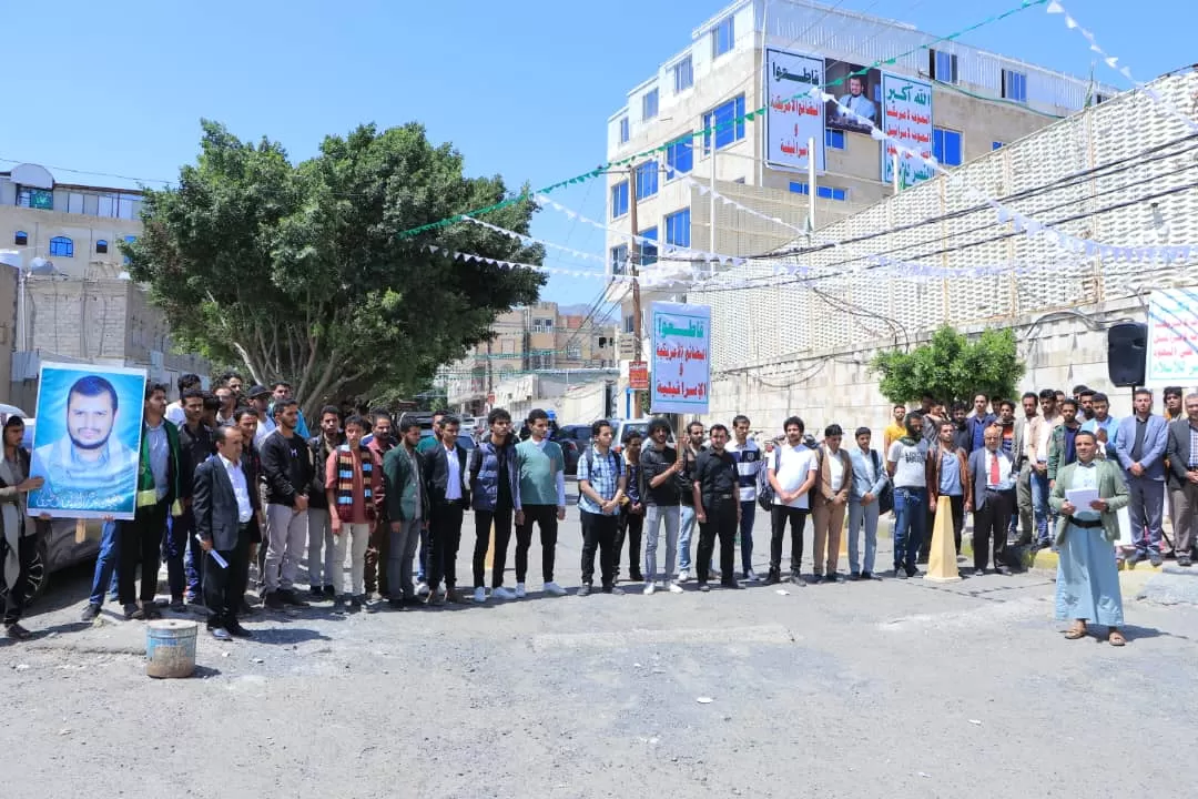 Emirates International University organizes a solidarity stand with the Palestinian people under the slogan "The birth of the Prophet of Guidance... A call to support Gaza and Al-Aqsa"