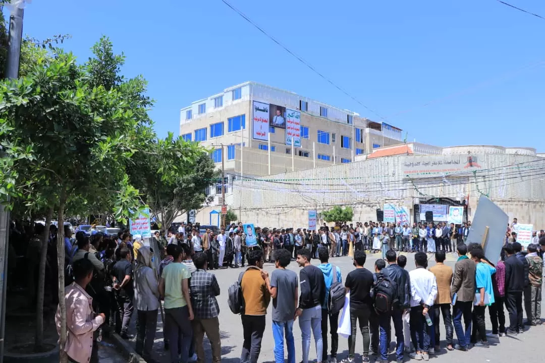 Emirates International University organizes a solidarity stand with the Palestinian people under the slogan "The birth of the Prophet of Guidance... A call to support Gaza and Al-Aqsa"