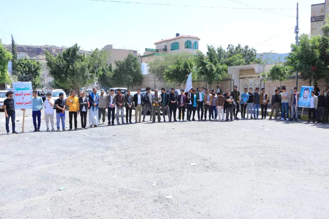 Emirates International University organizes a solidarity stand with the Palestinian people under the slogan "The birth of the Prophet of Guidance... A call to support Gaza and Al-Aqsa"