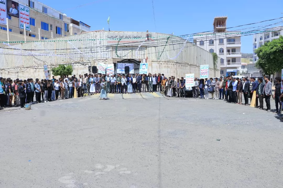 Emirates International University organizes a solidarity stand with the Palestinian people under the slogan "The birth of the Prophet of Guidance... A call to support Gaza and Al-Aqsa"