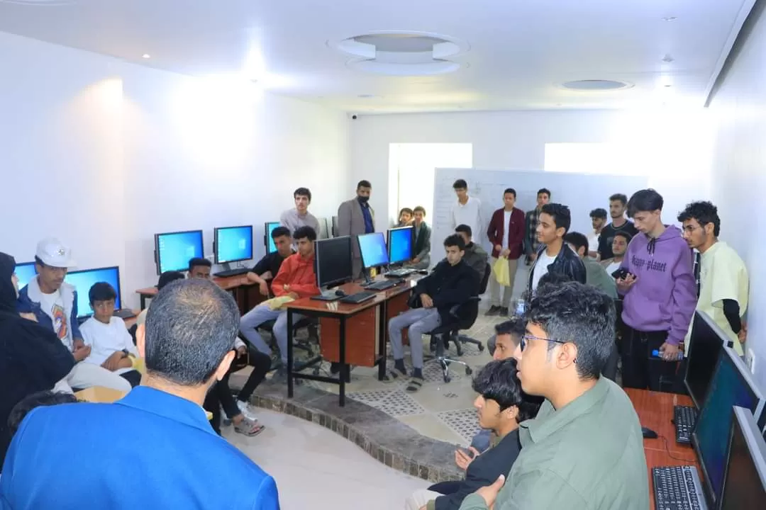 The university receives a scientific visit from high school students from Al-Tamayoz Private Schools