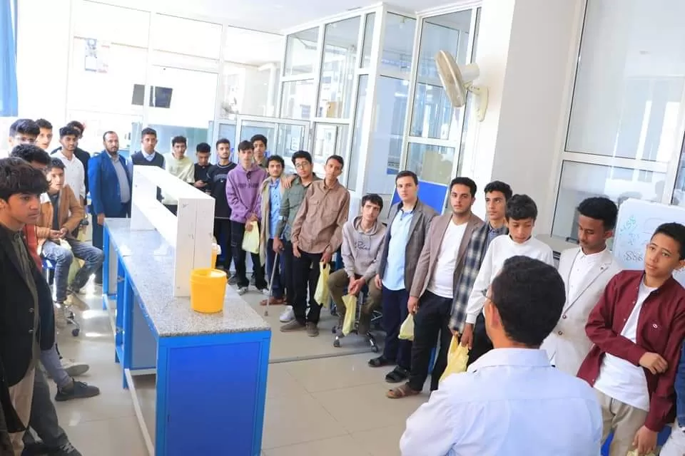 The university receives a scientific visit from high school students from Al-Tamayoz Private Schools