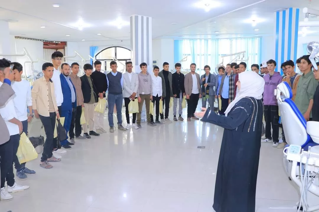 The university receives a scientific visit from high school students from Al-Tamayoz Private Schools