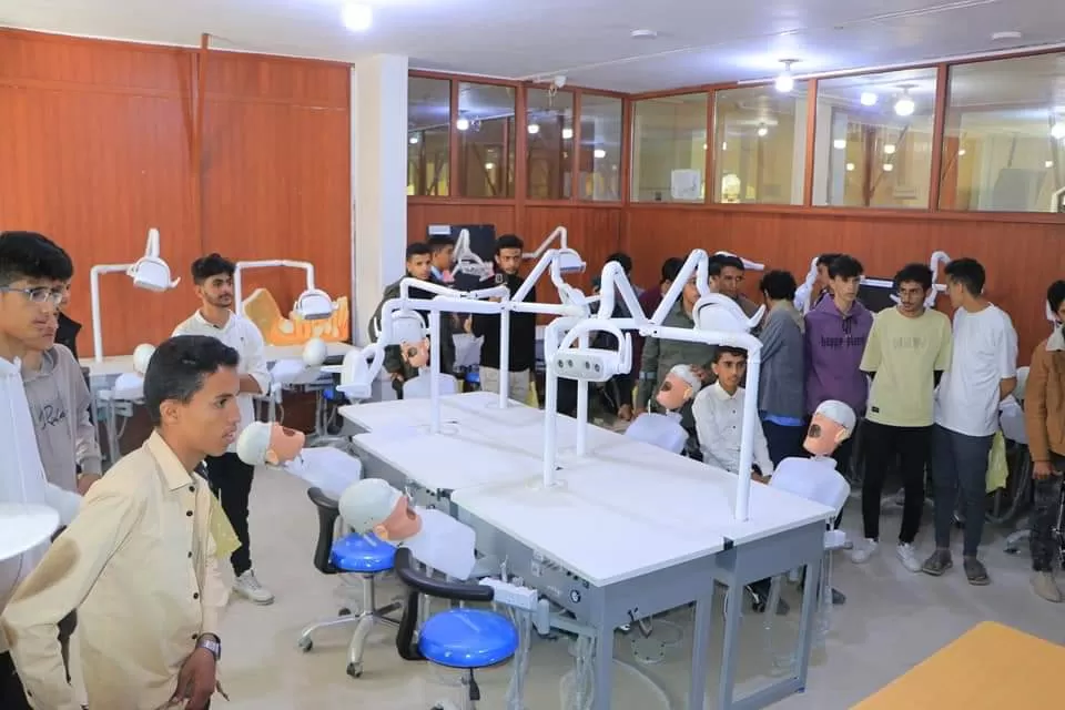 The university receives a scientific visit from high school students from Al-Tamayoz Private Schools