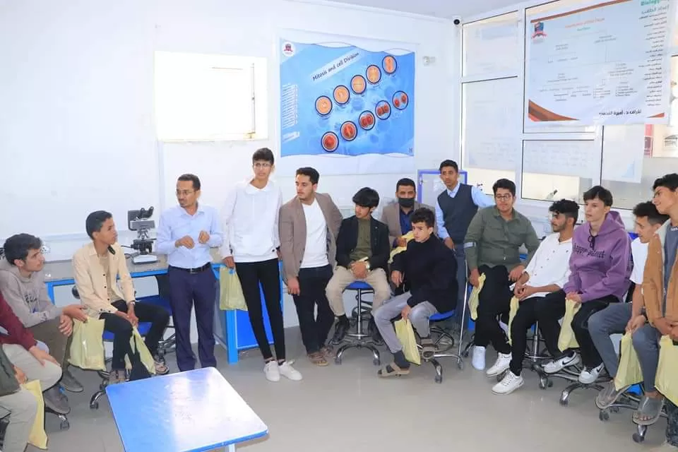 The university receives a scientific visit from high school students from Al-Tamayoz Private Schools