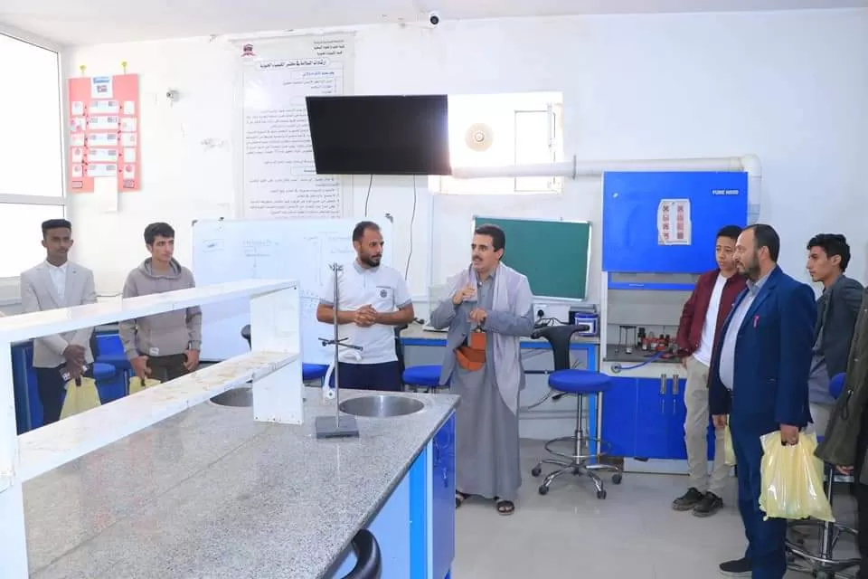 The university receives a scientific visit from high school students from Al-Tamayoz Private Schools