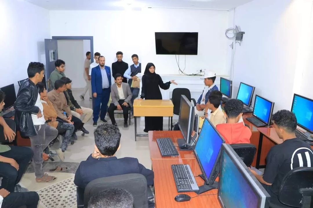 The university receives a scientific visit from high school students from Al-Tamayoz Private Schools