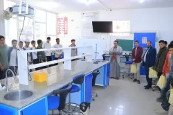 The university receives a scientific visit from high school students from Al-Tamayoz Private Schools